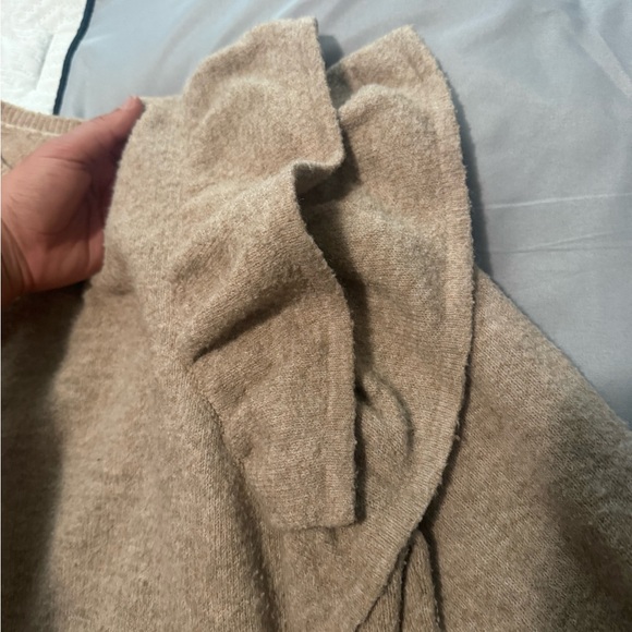 Women's Tan Sweater with Ruffle Detail - RED BY BKE (buckle brand) size MEDIUM - Picture 4 of 6